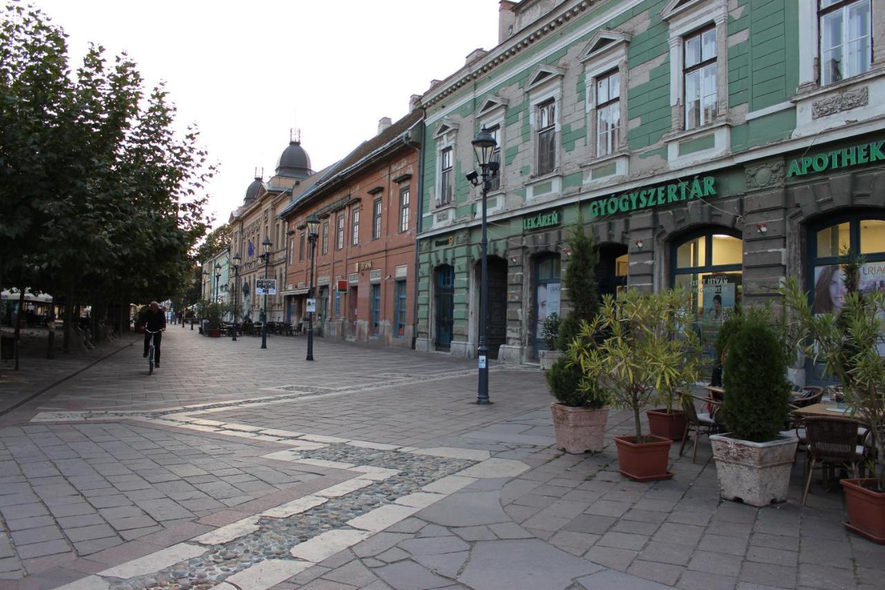Esztergom Central מראה חיצוני תמונה
